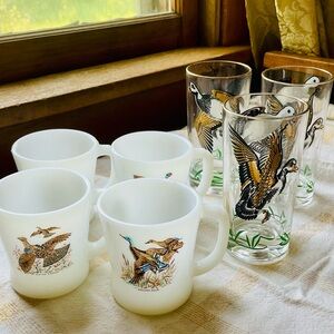 Lot of vintage Pyrex mugs and glassware